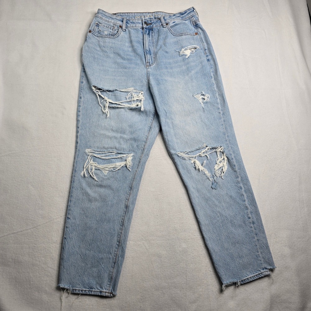 American Eagle Womens Size 12 Light‎ Wash Distressed Ripped Mom Jeans